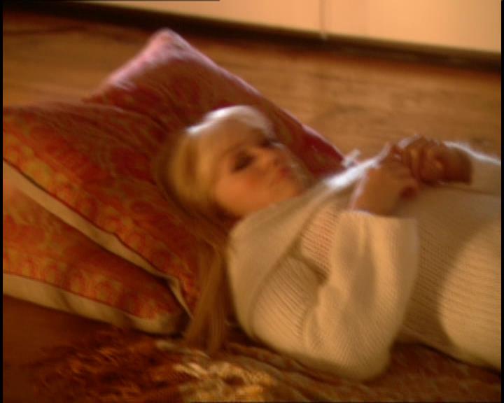 DailyDuff-dot-nl_GirlCanRockDVD-BehindComeCleanVideo0240.jpg DailyDuff-dot-nl_GirlCanRockDVD-BehindComeCleanVideo0240.jpg