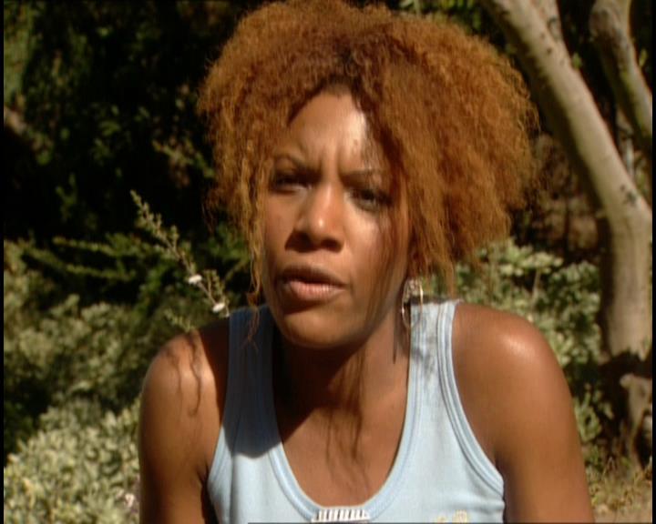 DailyDuff-dot-nl_GirlCanRockDVD-BehindComeCleanVideo0470.jpg