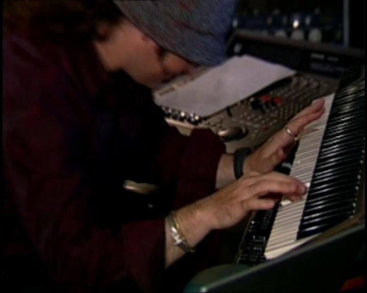 DailyDuff-dot-nl_GirlCanRockDVD-HilarysNewAlbum0048.jpg DailyDuff-dot-nl_GirlCanRockDVD-HilarysNewAlbum0048.jpg