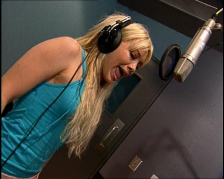 DailyDuff-dot-nl_GirlCanRockDVD-HilarysNewAlbum0308.jpg