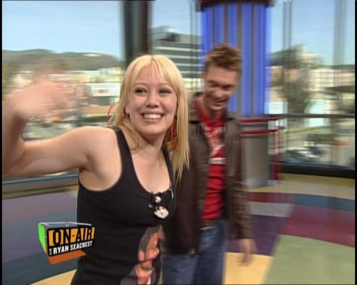 DailyDuff-dot-nl_GirlCanRockDVD-InterviewsAndFeaturettes-HilaryOnAirWithRyanSeacrest0004.jpg