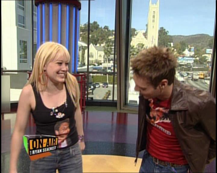 DailyDuff-dot-nl_GirlCanRockDVD-InterviewsAndFeaturettes-HilaryOnAirWithRyanSeacrest0006.jpg