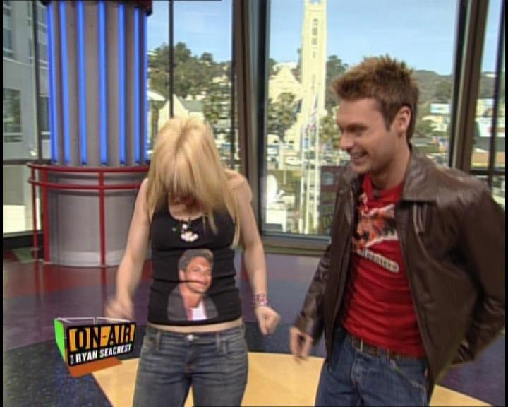 DailyDuff-dot-nl_GirlCanRockDVD-InterviewsAndFeaturettes-HilaryOnAirWithRyanSeacrest0007.jpg
