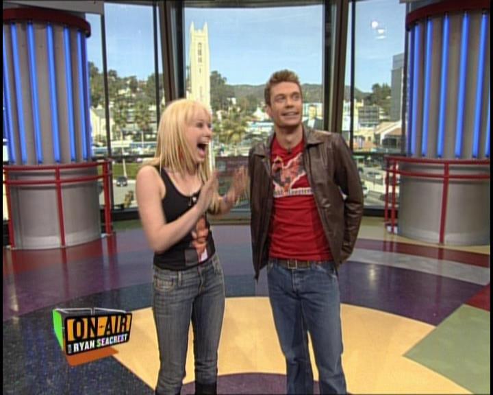 DailyDuff-dot-nl_GirlCanRockDVD-InterviewsAndFeaturettes-HilaryOnAirWithRyanSeacrest0014.jpg