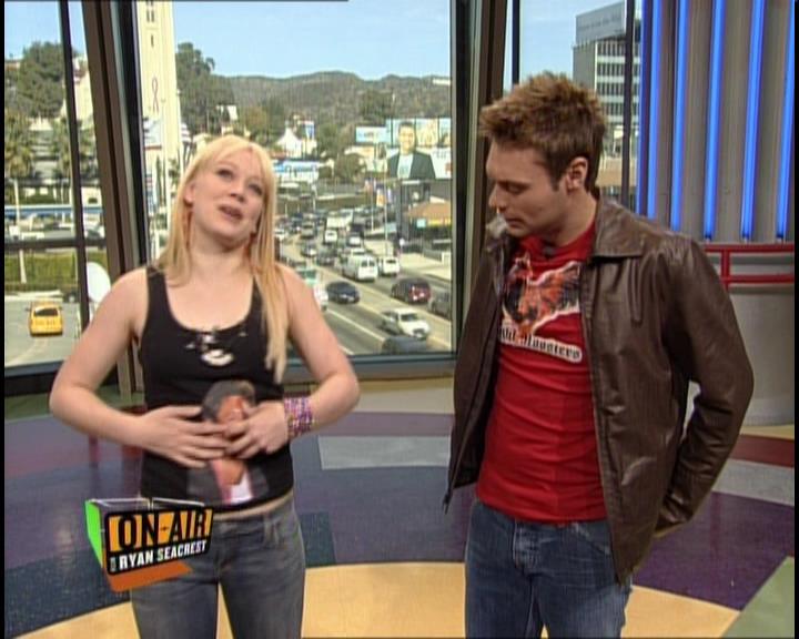 DailyDuff-dot-nl_GirlCanRockDVD-InterviewsAndFeaturettes-HilaryOnAirWithRyanSeacrest0023.jpg