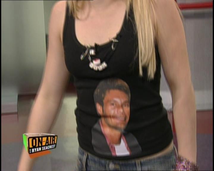 DailyDuff-dot-nl_GirlCanRockDVD-InterviewsAndFeaturettes-HilaryOnAirWithRyanSeacrest0026.jpg