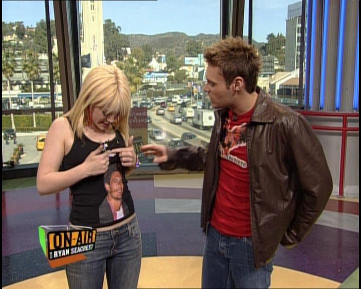 DailyDuff-dot-nl_GirlCanRockDVD-InterviewsAndFeaturettes-HilaryOnAirWithRyanSeacrest0032.jpg DailyDuff-dot-nl_GirlCanRockDVD-InterviewsAndFeaturettes-HilaryOnAirWithRyanSeacrest0032.jpg