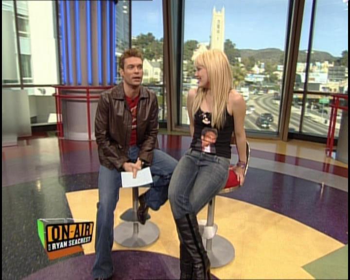 DailyDuff-dot-nl_GirlCanRockDVD-InterviewsAndFeaturettes-HilaryOnAirWithRyanSeacrest0046.jpg