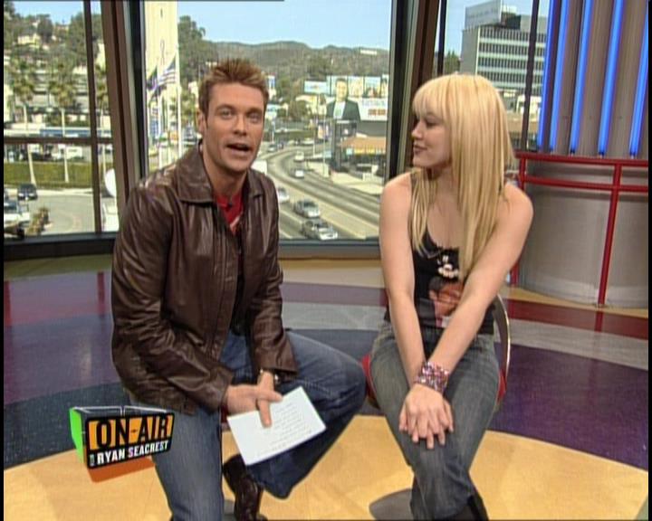 DailyDuff-dot-nl_GirlCanRockDVD-InterviewsAndFeaturettes-HilaryOnAirWithRyanSeacrest0050.jpg