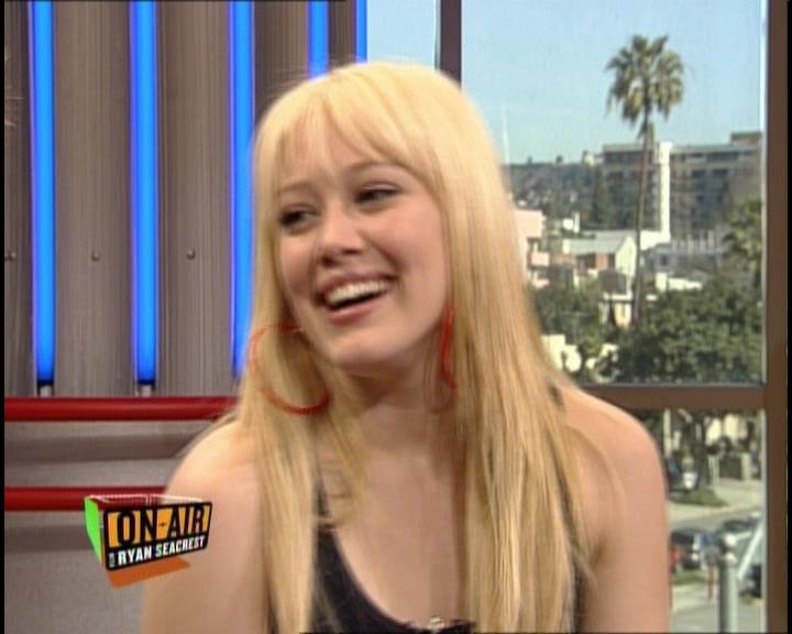DailyDuff-dot-nl_GirlCanRockDVD-InterviewsAndFeaturettes-HilaryOnAirWithRyanSeacrest0056.jpg