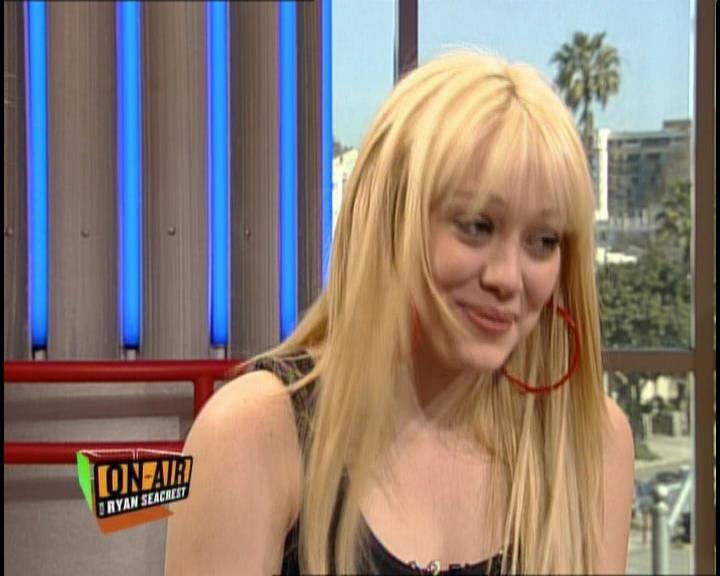 DailyDuff-dot-nl_GirlCanRockDVD-InterviewsAndFeaturettes-HilaryOnAirWithRyanSeacrest0057.jpg