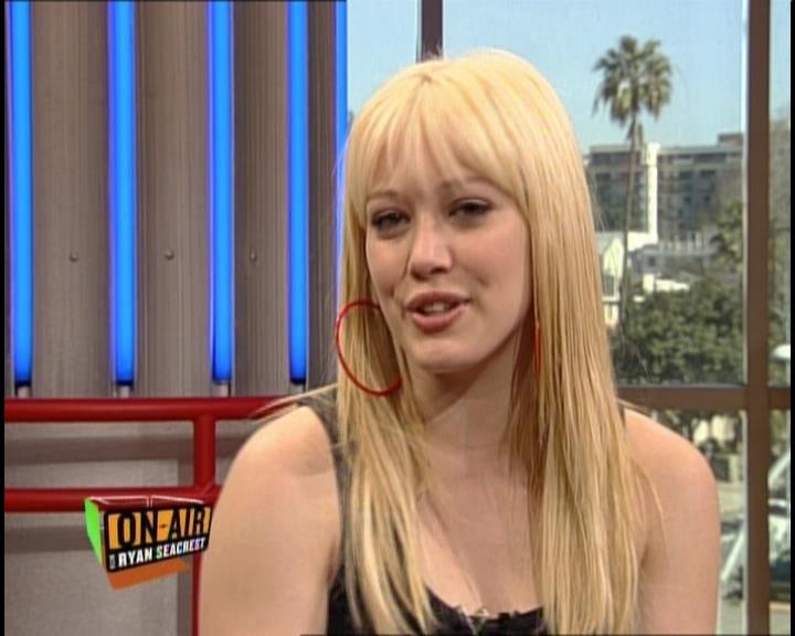DailyDuff-dot-nl_GirlCanRockDVD-InterviewsAndFeaturettes-HilaryOnAirWithRyanSeacrest0066.jpg