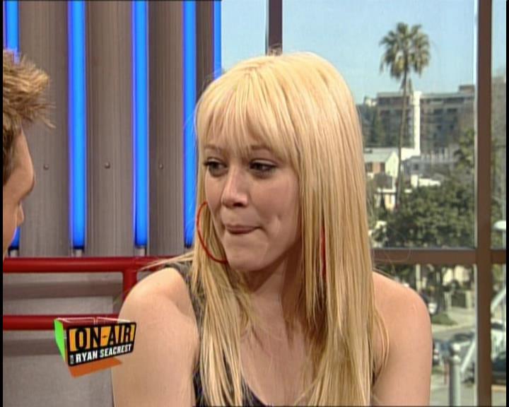 DailyDuff-dot-nl_GirlCanRockDVD-InterviewsAndFeaturettes-HilaryOnAirWithRyanSeacrest0075.jpg