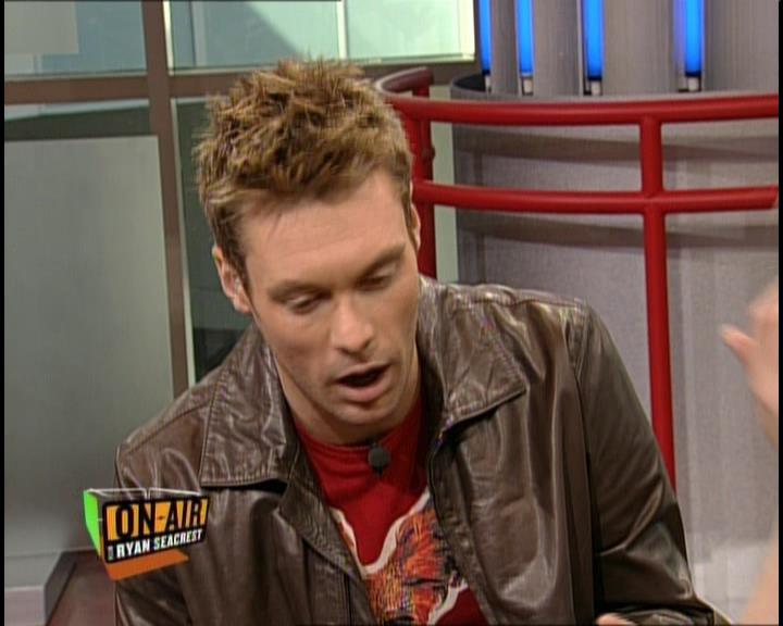 DailyDuff-dot-nl_GirlCanRockDVD-InterviewsAndFeaturettes-HilaryOnAirWithRyanSeacrest0122.jpg