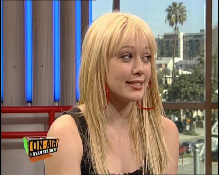 DailyDuff-dot-nl_GirlCanRockDVD-InterviewsAndFeaturettes-HilaryOnAirWithRyanSeacrest0136.jpg