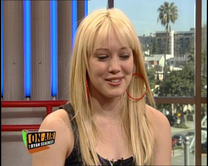 DailyDuff-dot-nl_GirlCanRockDVD-InterviewsAndFeaturettes-HilaryOnAirWithRyanSeacrest0143.jpg