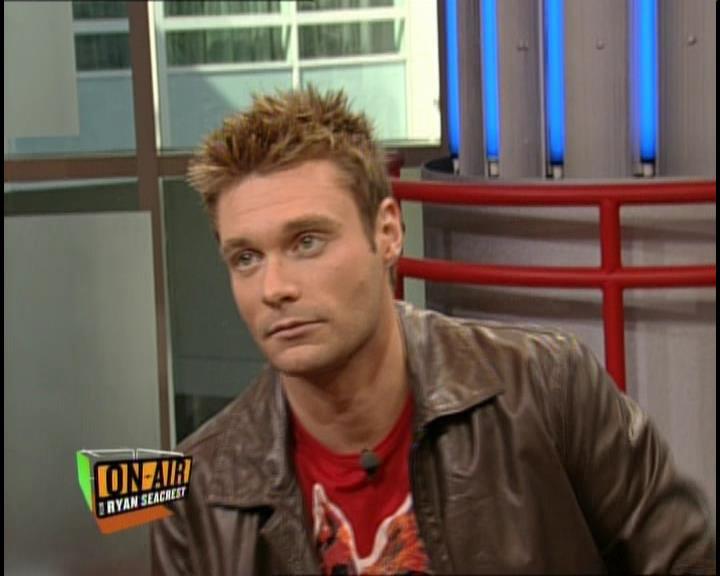 DailyDuff-dot-nl_GirlCanRockDVD-InterviewsAndFeaturettes-HilaryOnAirWithRyanSeacrest0145.jpg