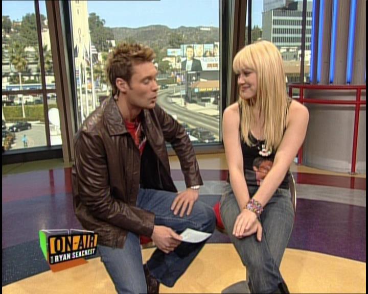 DailyDuff-dot-nl_GirlCanRockDVD-InterviewsAndFeaturettes-HilaryOnAirWithRyanSeacrest0148.jpg