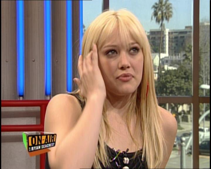 DailyDuff-dot-nl_GirlCanRockDVD-InterviewsAndFeaturettes-HilaryOnAirWithRyanSeacrest0159.jpg