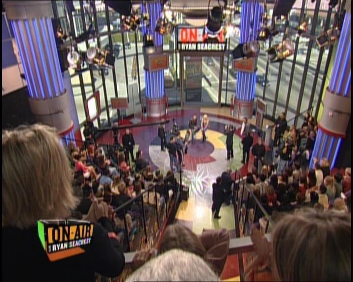 DailyDuff-dot-nl_GirlCanRockDVD-InterviewsAndFeaturettes-HilaryOnAirWithRyanSeacrest0179.jpg