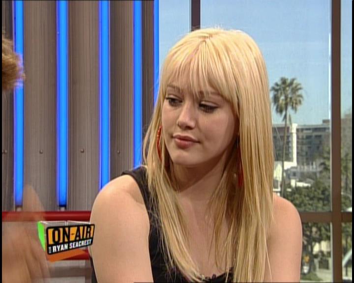 DailyDuff-dot-nl_GirlCanRockDVD-InterviewsAndFeaturettes-HilaryOnAirWithRyanSeacrest0181.jpg
