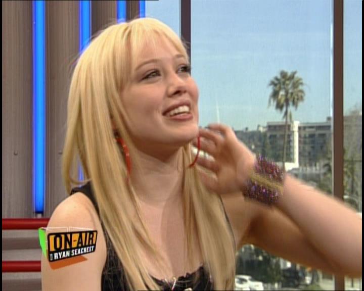 DailyDuff-dot-nl_GirlCanRockDVD-InterviewsAndFeaturettes-HilaryOnAirWithRyanSeacrest0188.jpg