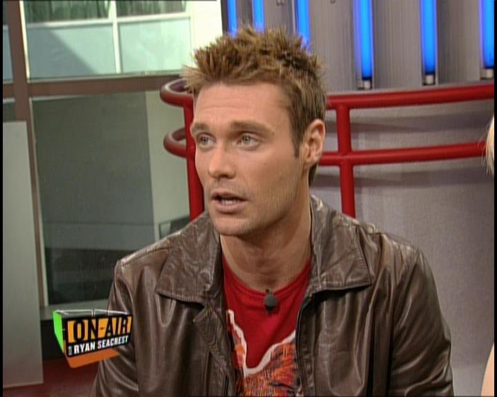 DailyDuff-dot-nl_GirlCanRockDVD-InterviewsAndFeaturettes-HilaryOnAirWithRyanSeacrest0211.jpg