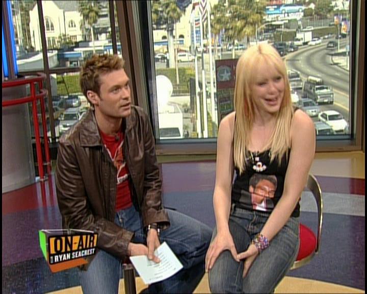 DailyDuff-dot-nl_GirlCanRockDVD-InterviewsAndFeaturettes-HilaryOnAirWithRyanSeacrest0238.jpg