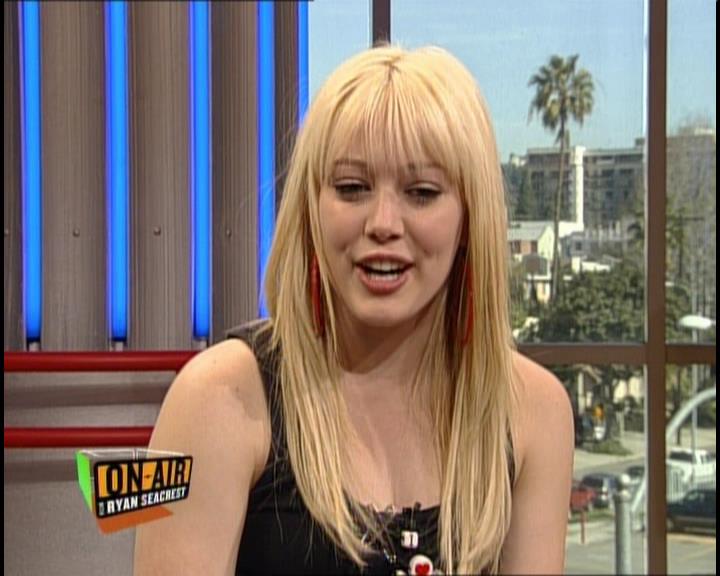 DailyDuff-dot-nl_GirlCanRockDVD-InterviewsAndFeaturettes-HilaryOnAirWithRyanSeacrest0273.jpg