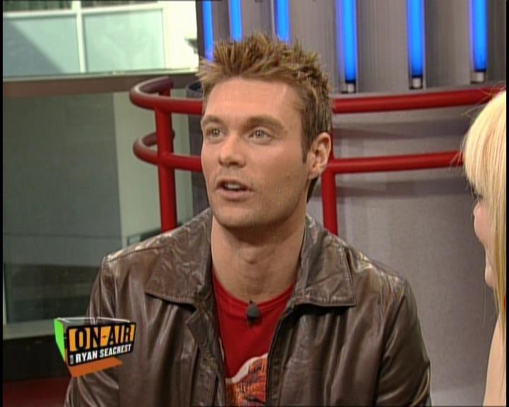 DailyDuff-dot-nl_GirlCanRockDVD-InterviewsAndFeaturettes-HilaryOnAirWithRyanSeacrest0328.jpg