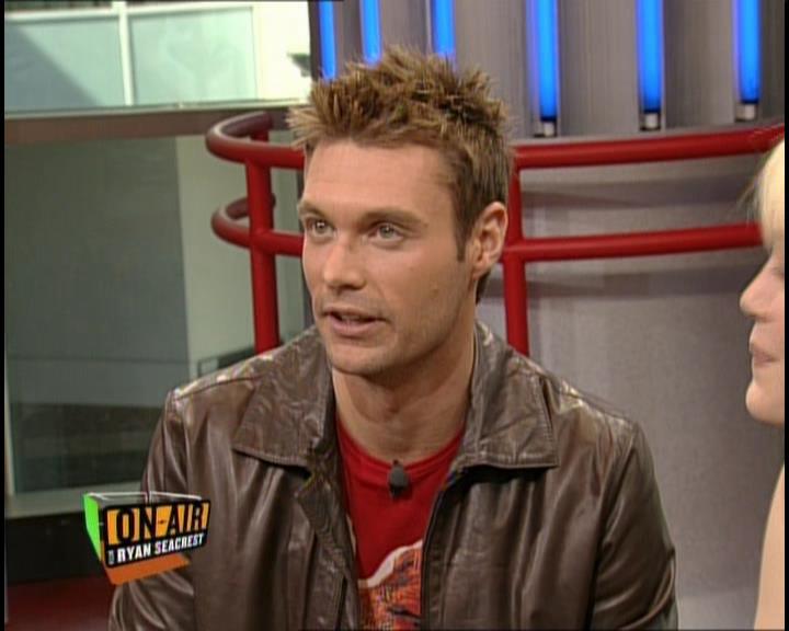 DailyDuff-dot-nl_GirlCanRockDVD-InterviewsAndFeaturettes-HilaryOnAirWithRyanSeacrest0329.jpg