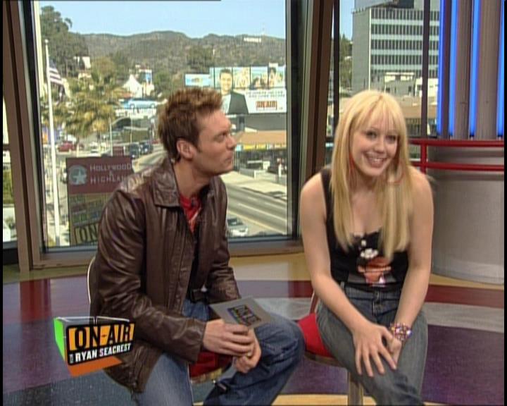 DailyDuff-dot-nl_GirlCanRockDVD-InterviewsAndFeaturettes-HilaryOnAirWithRyanSeacrest0333.jpg