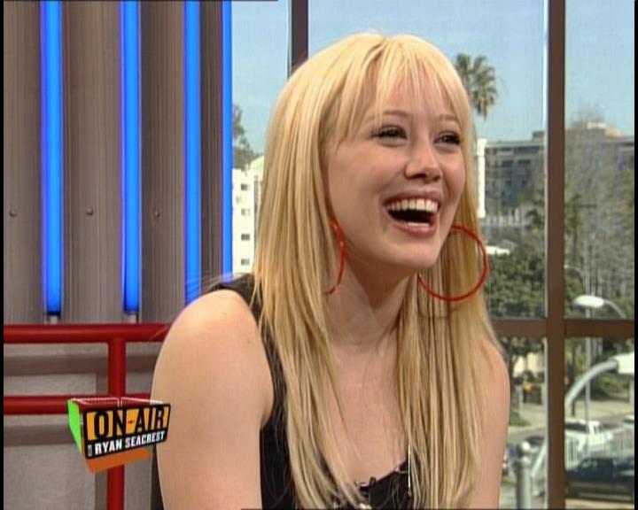 DailyDuff-dot-nl_GirlCanRockDVD-InterviewsAndFeaturettes-HilaryOnAirWithRyanSeacrest0335.jpg