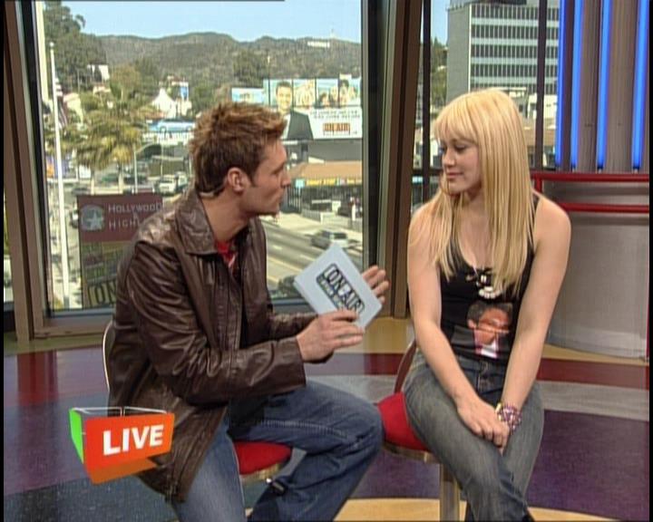 DailyDuff-dot-nl_GirlCanRockDVD-InterviewsAndFeaturettes-HilaryOnAirWithRyanSeacrest0342.jpg