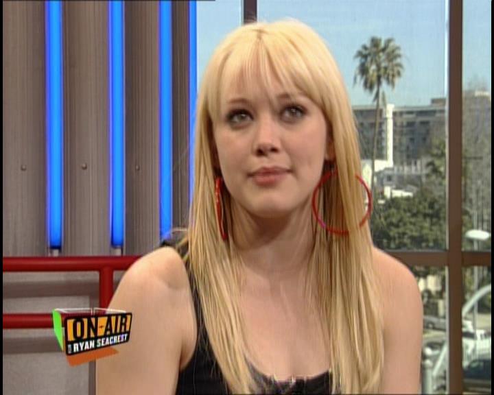 DailyDuff-dot-nl_GirlCanRockDVD-InterviewsAndFeaturettes-HilaryOnAirWithRyanSeacrest0349.jpg