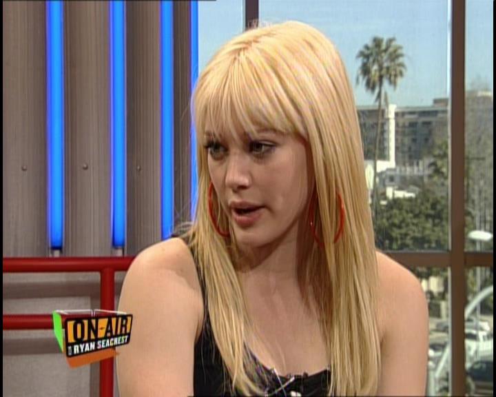 DailyDuff-dot-nl_GirlCanRockDVD-InterviewsAndFeaturettes-HilaryOnAirWithRyanSeacrest0350.jpg
