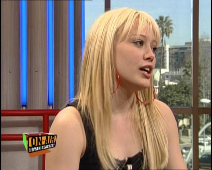 DailyDuff-dot-nl_GirlCanRockDVD-InterviewsAndFeaturettes-HilaryOnAirWithRyanSeacrest0351.jpg