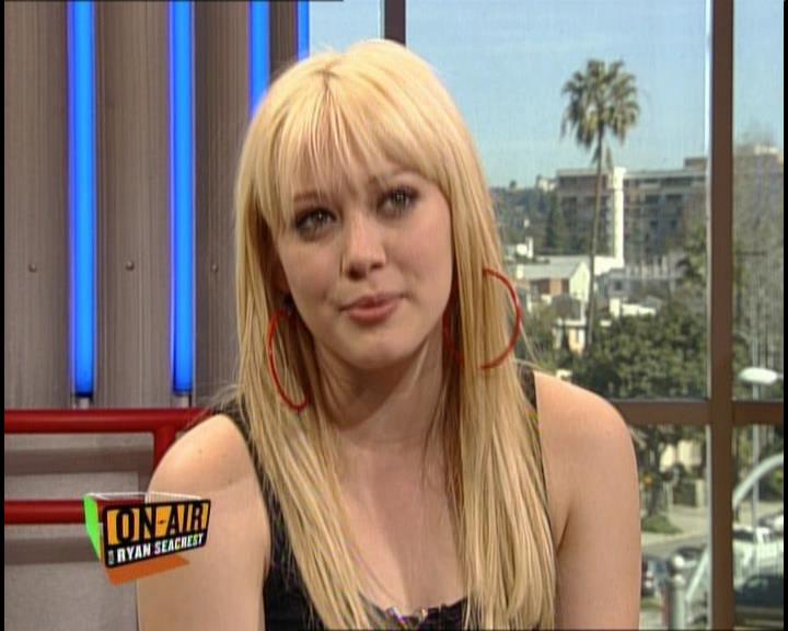 DailyDuff-dot-nl_GirlCanRockDVD-InterviewsAndFeaturettes-HilaryOnAirWithRyanSeacrest0355.jpg