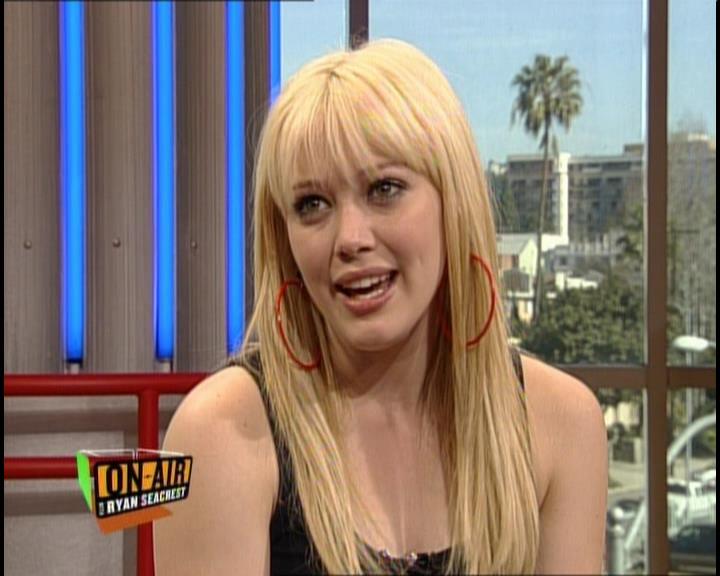 DailyDuff-dot-nl_GirlCanRockDVD-InterviewsAndFeaturettes-HilaryOnAirWithRyanSeacrest0356.jpg