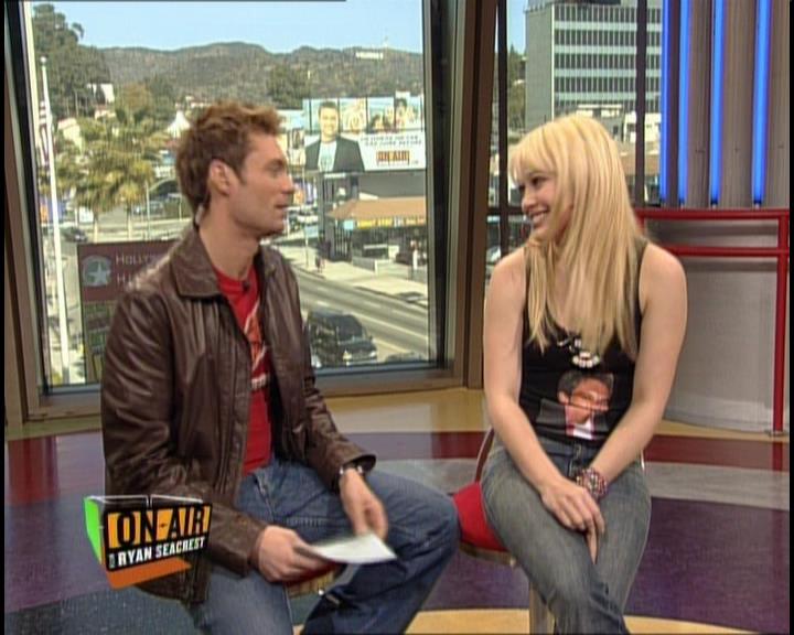 DailyDuff-dot-nl_GirlCanRockDVD-InterviewsAndFeaturettes-HilaryOnAirWithRyanSeacrest0361.jpg
