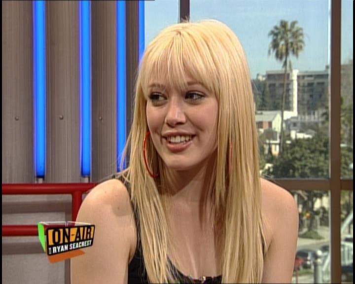 DailyDuff-dot-nl_GirlCanRockDVD-InterviewsAndFeaturettes-HilaryOnAirWithRyanSeacrest0363.jpg