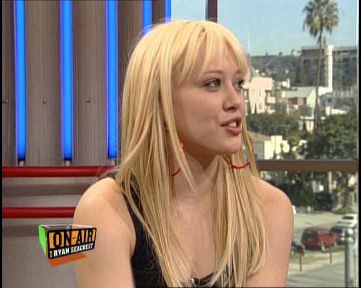 DailyDuff-dot-nl_GirlCanRockDVD-InterviewsAndFeaturettes-HilaryOnAirWithRyanSeacrest0379.jpg