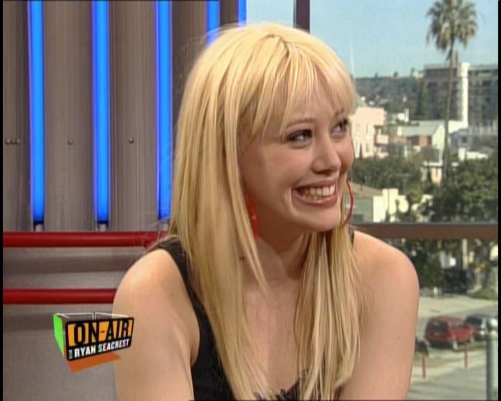 DailyDuff-dot-nl_GirlCanRockDVD-InterviewsAndFeaturettes-HilaryOnAirWithRyanSeacrest0381.jpg