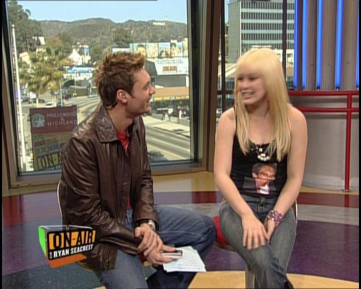 DailyDuff-dot-nl_GirlCanRockDVD-InterviewsAndFeaturettes-HilaryOnAirWithRyanSeacrest0415.jpg