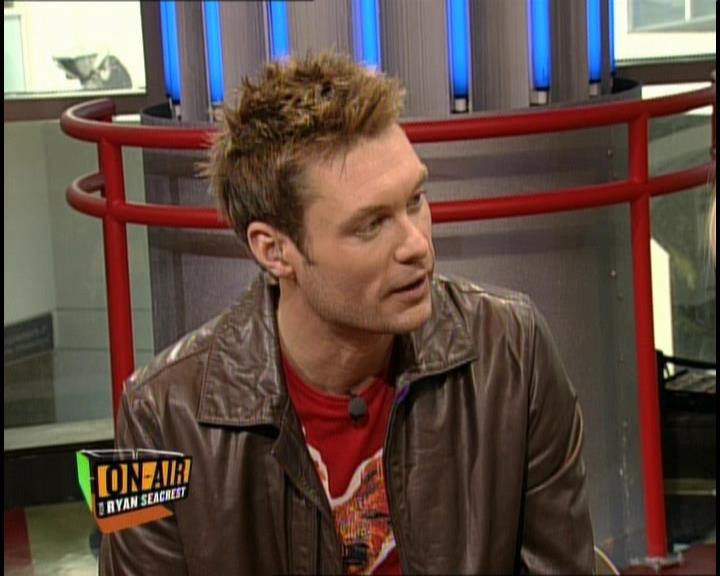 DailyDuff-dot-nl_GirlCanRockDVD-InterviewsAndFeaturettes-HilaryOnAirWithRyanSeacrest0425.jpg