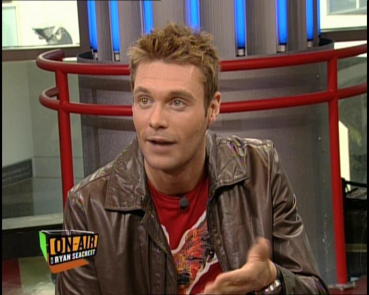 DailyDuff-dot-nl_GirlCanRockDVD-InterviewsAndFeaturettes-HilaryOnAirWithRyanSeacrest0431.jpg