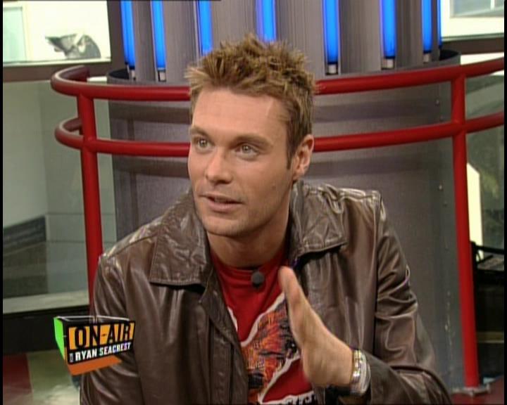 DailyDuff-dot-nl_GirlCanRockDVD-InterviewsAndFeaturettes-HilaryOnAirWithRyanSeacrest0432.jpg