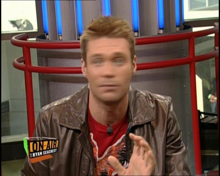 DailyDuff-dot-nl_GirlCanRockDVD-InterviewsAndFeaturettes-HilaryOnAirWithRyanSeacrest0451.jpg