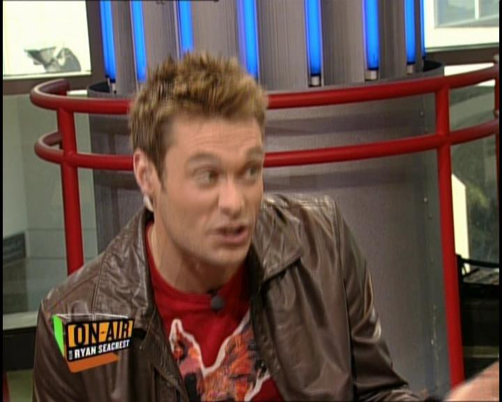 DailyDuff-dot-nl_GirlCanRockDVD-InterviewsAndFeaturettes-HilaryOnAirWithRyanSeacrest0453.jpg