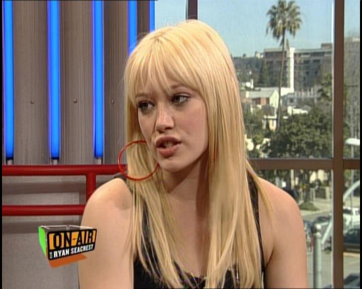 DailyDuff-dot-nl_GirlCanRockDVD-InterviewsAndFeaturettes-HilaryOnAirWithRyanSeacrest0481.jpg